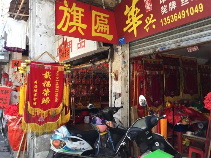 寧愿土到掉渣，也不俗不可耐！為五條人樂隊做設計的8年創作故事